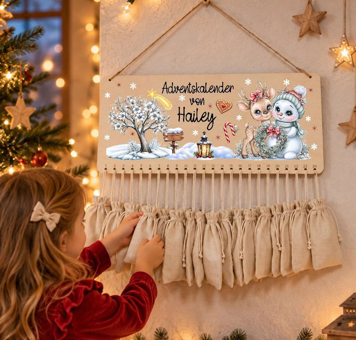 Personalisierter Adventskalender aus Holz mit Namen Reh & Schneemann für Mädchen – zum Befüllen mit oder ohne Säckchen