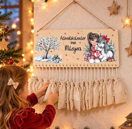 Personalisierter Adventskalender aus Holz mit Namen Pferd für Mädchen– zum Befüllen mit oder ohne Säckchen | CreativMade .