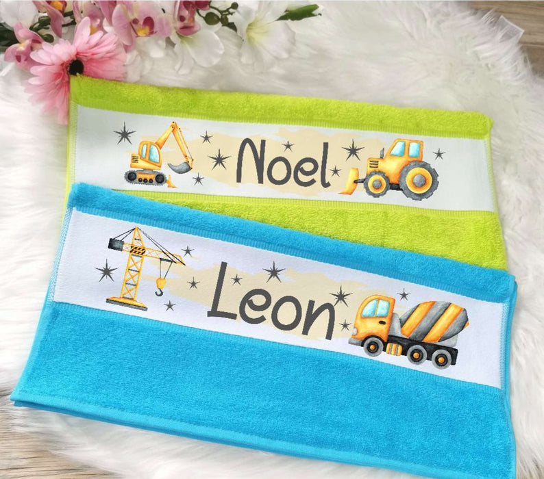 Personalisiertes Kinderhandtuch mit Namen Baustellenfahrzeug Krahn Jungen– Frottee 50x100 cm oder 70x140 cm – Weiches Handtuch für Kinder & Babys