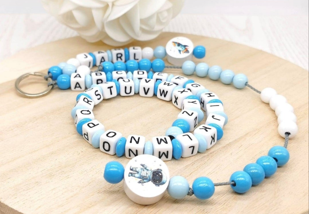 Personalisierte Rechenkette Rakete & Astronaut mit Buchstaben & Holzperlen – Lernhilfe für Kinder - CreativMade