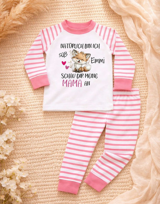Kinder Schlafanzug mit Namen – Hase „Natürlich bin ich süß“ – Personalisierter Pyjama Mädchen | CreativMade .