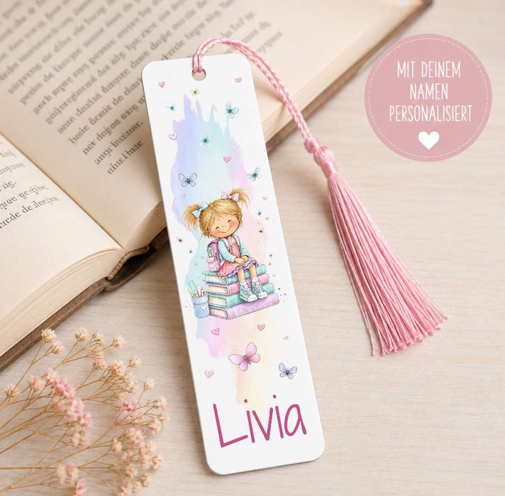 Personalisiertes Lesezeichen Schulmädchen mit Namen – Geschenk zur Einschulung für Mädchen Metall | CreativMade .
