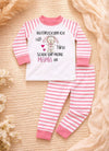 Kinder Schlafanzug mit Namen – Hase „Natürlich bin ich süß“ – Personalisierter Pyjama Mädchen | CreativMade .