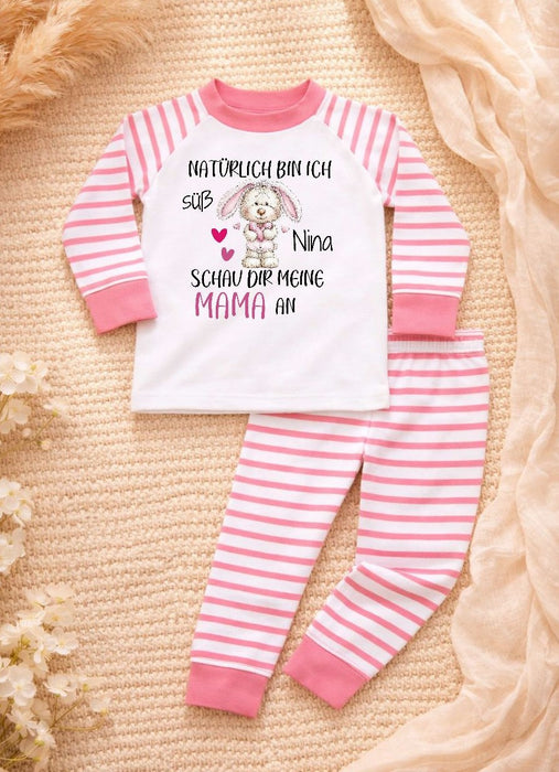 Kinder Schlafanzug mit Namen – Hase „Natürlich bin ich süß“ – Personalisierter Pyjama Mädchen | CreativMade .