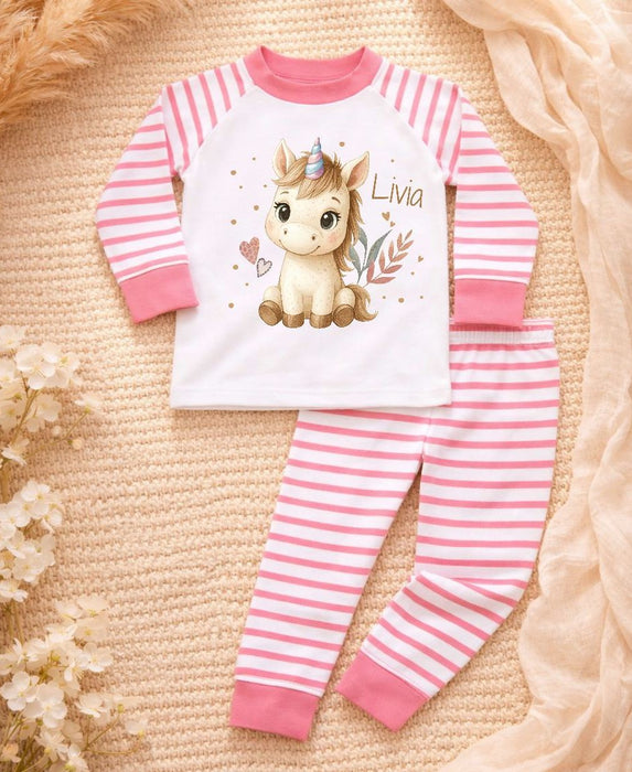Kinder Schlafanzug mit Namen Pferd – Personalisierter Pyjama für Babys Mädchen | CreativMade .