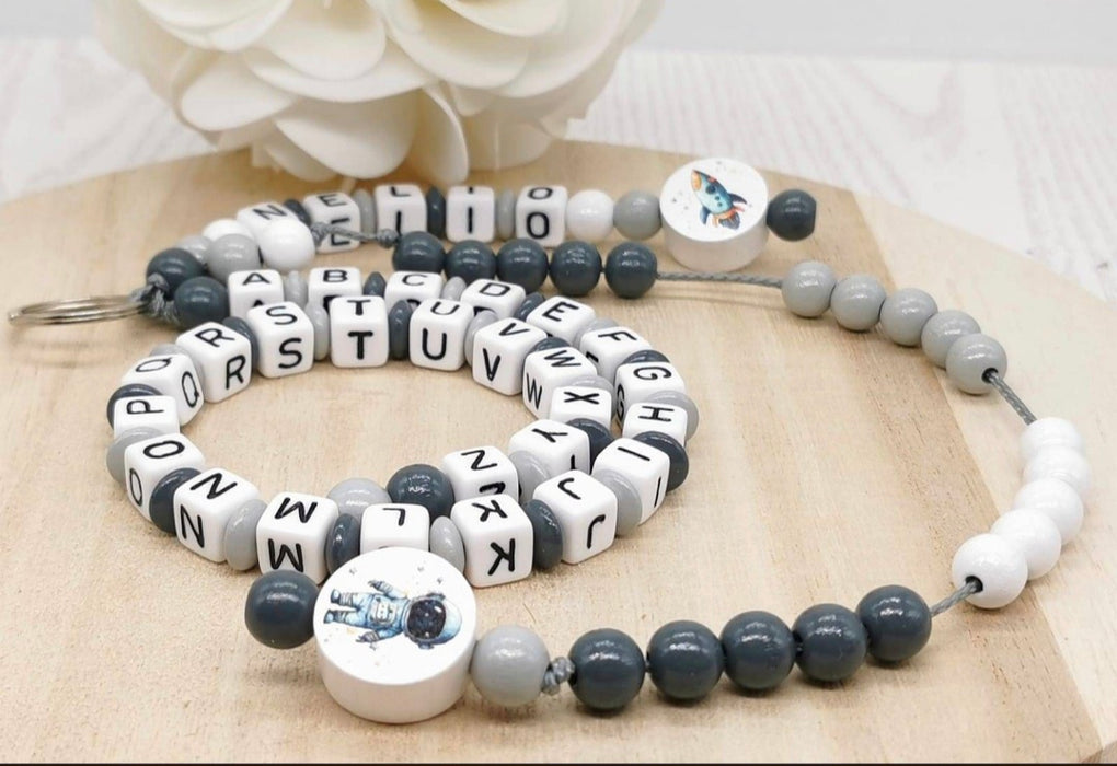 Personalisierte Rechenkette Rakete & Astronaut mit Buchstaben & Holzperlen – Lernhilfe für Kinder - CreativMade