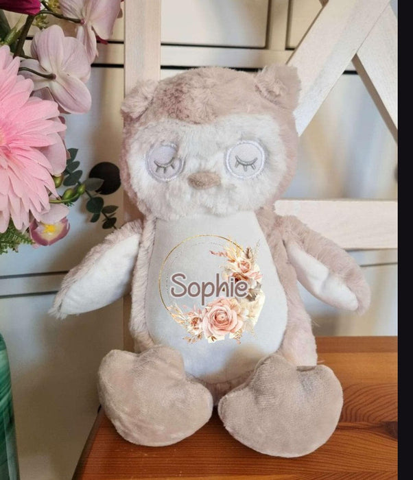 Personalisierte Kuscheltier-Eule mit Namen – bedruckt & individuell – Geschenk zur Geburt, Taufe oder Geburtstag – Babygeschenk mit Herz - CreativMade 