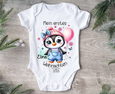 Mein erstes Weihnachten Baby-Body Pinguin Mädchen – personalisiert Weihnachtsoutfit aus Baumwolle (0–18 Monate) Strampler - CreativMade 