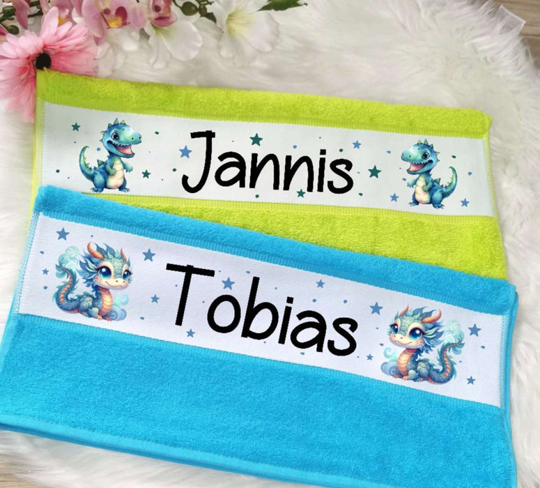 Personalisiertes Kinderhandtuch mit Namen Drache & Dinosaurier Jungen – Frottee 50x100 cm oder 70x140 cm – Weiches Handtuch für Kinder & Babys - CreativMade