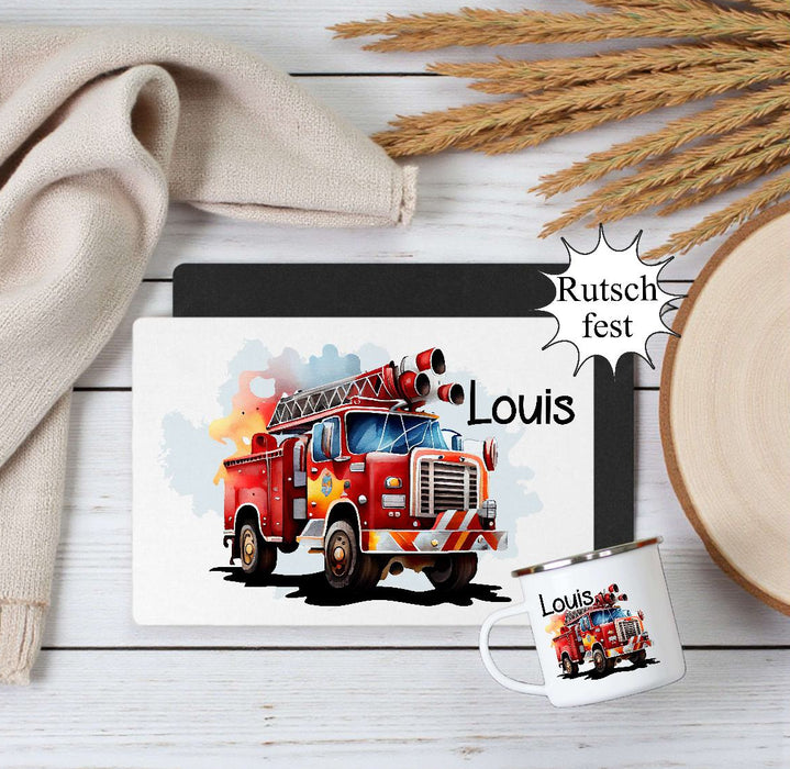Kinder Tischset personalisiert mit Namen Feuerwehrauto - abwischbar und rutschfest Platzdeckchen Platzset Tischunterlage - personalisierte Tasse Emaille & Keramik - CreativMade 