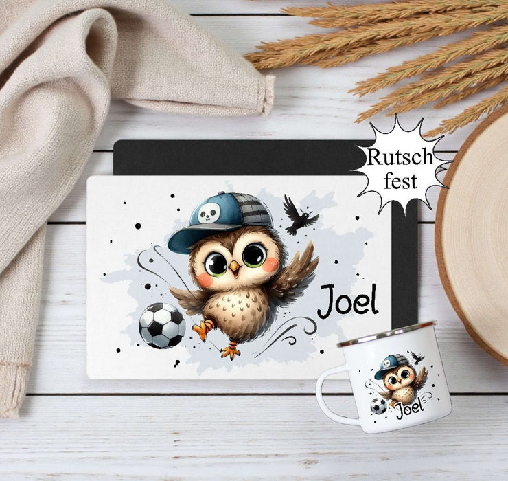 Kinder Tischset personalisiert mit Namen Fußball Eule Jungen - abwischbar und rutschfest Platzdeckchen Platzset Tischunterlage - personalisierte Tasse Emaille oder Keramik - CreativMade 