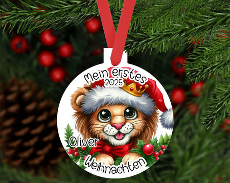 Personalisierter Christbumschmuck & Weihnachtsbaumanhänger Baby Löwe – Mein erstes Weihnachten mit Namen aus Aluminium Geschenkidee - CreativMade 