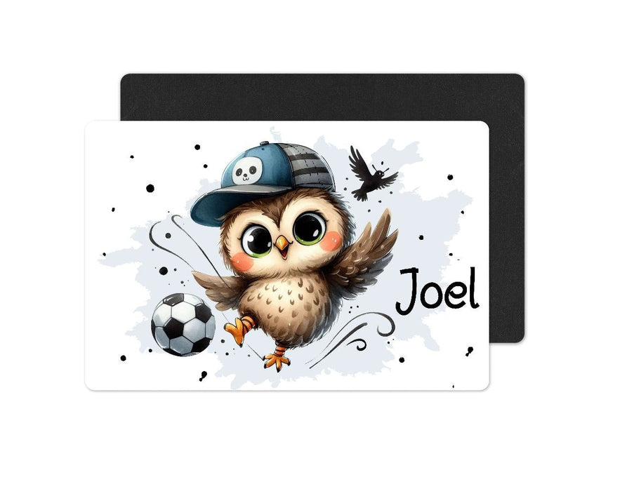 Kinder Tischset personalisiert mit Namen Fußball Eule Jungen - abwischbar und rutschfest Platzdeckchen Platzset Tischunterlage - personalisierte Tasse Emaille oder Keramik - CreativMade 
