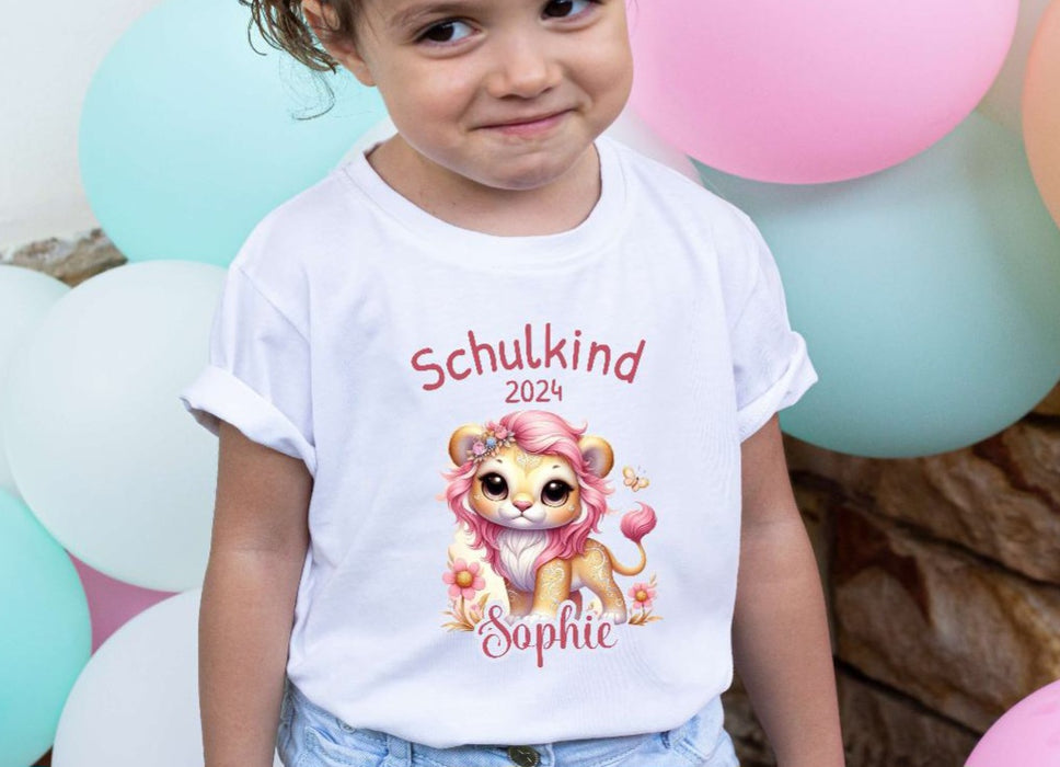 T-Shirt Schulkind Löwe mit Name personalisiert Mädchen Einschulungsshirt Einschulung erste Klasse Geschenk - CreativMade 