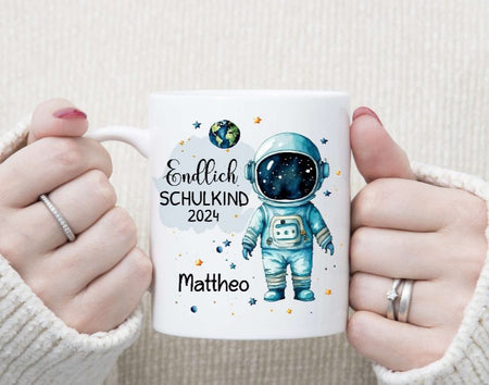 Schulkind Tasse Astronaut mit Name personalisiert Junge Einschulung endlich Schulkind Schulanfang Keramik oder Emaille - CreativMade 