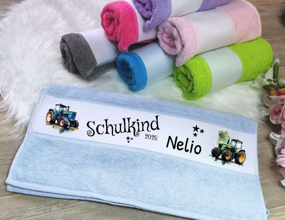 Personalisiertes Kinderhandtuch zur Einschulung – Schulkind Traktor mit Namen, ideal als Geschenk & den Schulstart - CreativMade