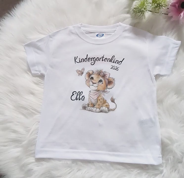 Kindergartenkind T-Shirt personalisiert mit Namen Löwe – Kita Abschluss & Vorschulkind Geschenk - CreativMade