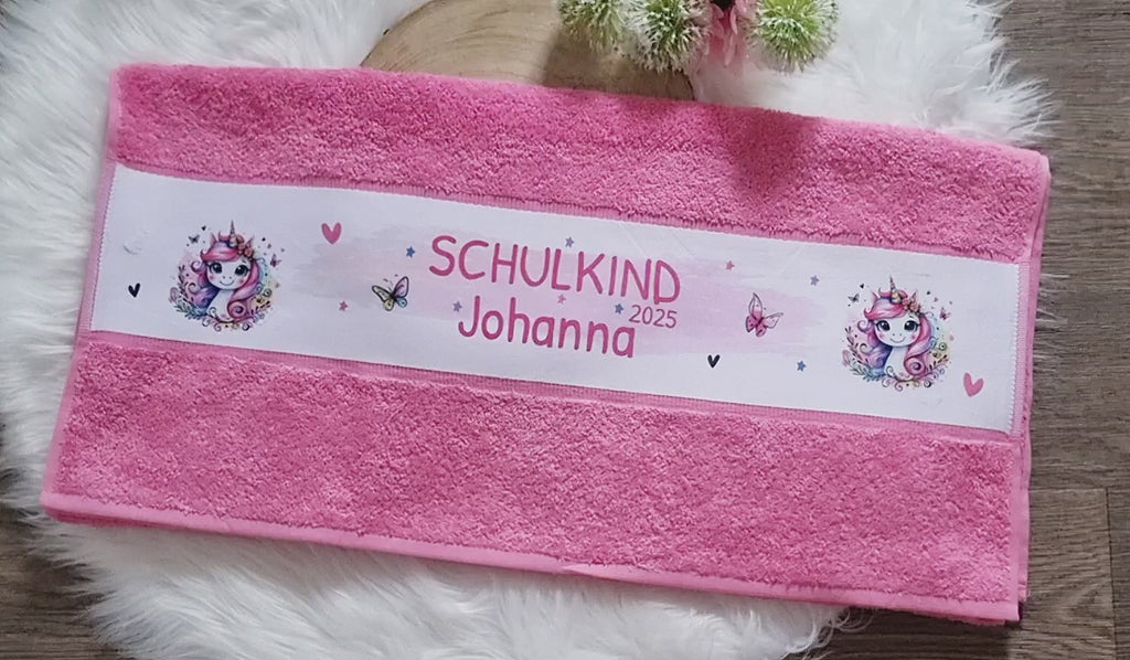 Personalisiertes Kinderhandtuch zur Einschulung – Schulkind Einhorn mit Namen, ideal als Geschenk & den Schulstart - CreativMade