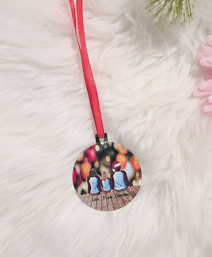 Personalisierter Weihnachtsbaumanhänger mit Namen & Figuren – individueller Christbaumschmuck für Familie, Paare & Freunde. Perfektes Weihnachtsgeschenk. - CreativMade