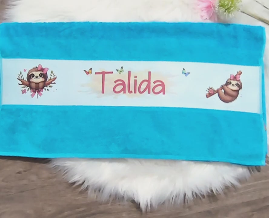 Personalisiertes Kinderhandtuch mit Namen Faultier Mädchen – Frottee 50x100 cm oder 70x140 cm – Weiches Handtuch für Kinder & Babys - CreativMade