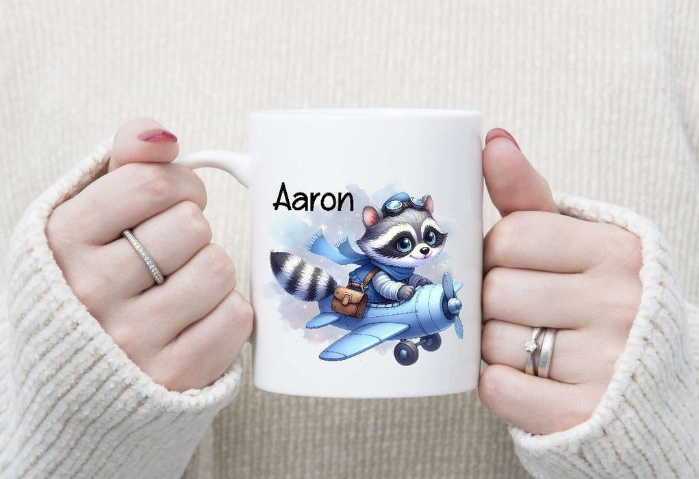 Kinder Tischset personalisiert mit Namen Waschbär Flugzeug - abwischbar und rutschfest Platzdeckchen Platzset Tischunterlage - personalisierte Tasse Emaille & Keramik - CreativMade 