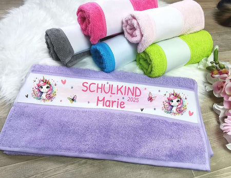Personalisiertes Kinderhandtuch zur Einschulung – Schulkind Einhorn mit Namen, ideal als Geschenk & den Schulstart - CreativMade