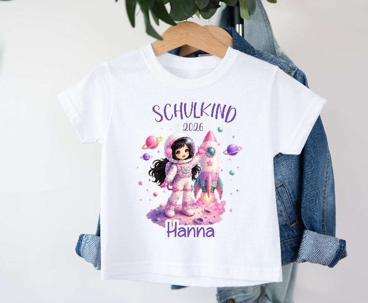 Einschulungsshirt Mädchen mit Name – Schulkind Astronaut Mädchen personalisiert | CreativMade .