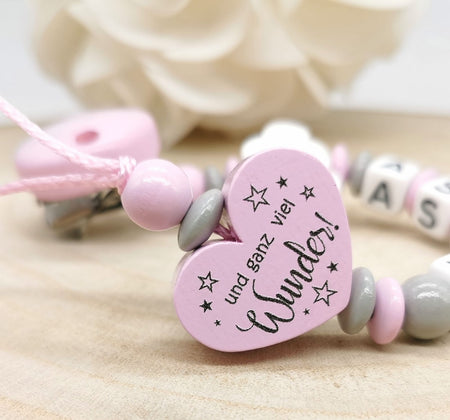 Schnullerkette mit Namen Mädchen Ein bißchen Mama ein bißchen Papa und ganz viel Wunder - CreativMade 