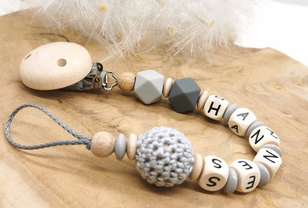 Schnullerkette mit Namen personalisiert Holz gehäkelt verschiedene Farben Babygeschenk zur Geburt & Taufe - CreativMade