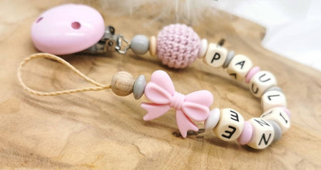 Schnullerkette mit Namen Mädchen Schleife - CreativMade 