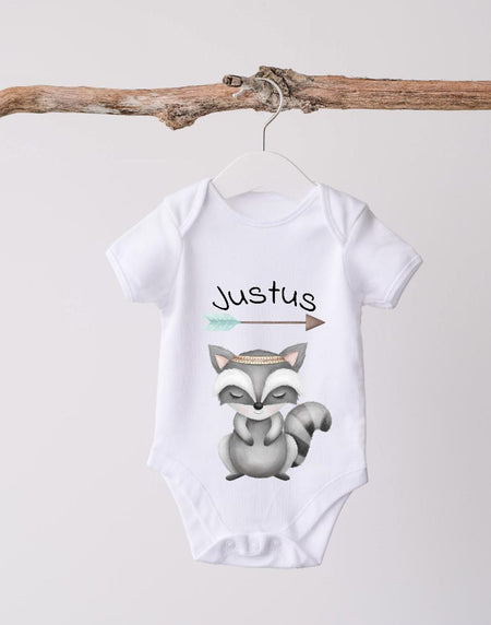 Baby Body mit Name Waschbär Geburtsdaten Junge - CreativMade 